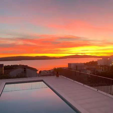 Apartment Hedonist Gold-hot Tub, Pool, Wi Fi, Free Parking, Garden *