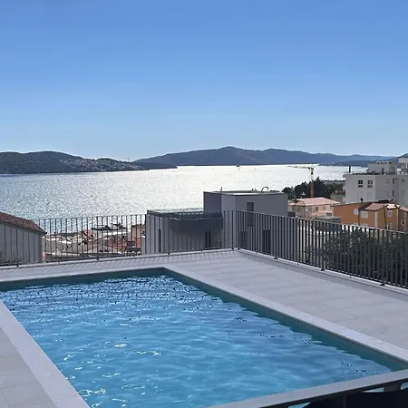 Apartment Hedonist Gold-hot Tub, Pool, Wi Fi, Free Parking, Garden