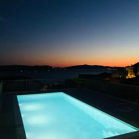 Apartment Hedonist Gold-hot Tub, Pool, Wi Fi, Free Parking, Garden