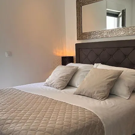 Hedonist Gold-hot Tub, Pool, Wi Fi, Free Parking, Garden Trogir