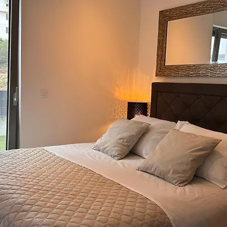 Hedonist Gold-hot Tub, Pool, Wi Fi, Free Parking, Garden *