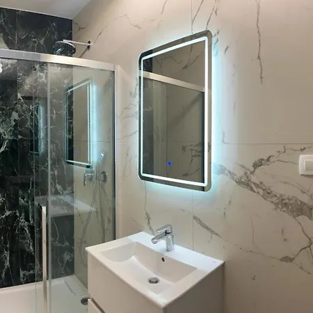 Hedonist Gold-hot Tub, Pool, Wi Fi, Free Parking, Garden Trogir