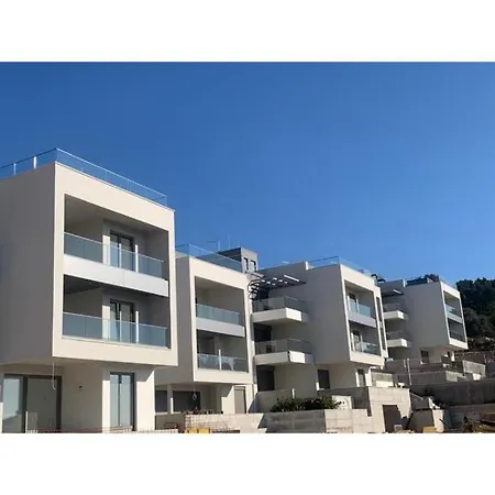 Hedonist Gold-hot Tub, Pool, Wi Fi, Free Parking, Garden Trogir