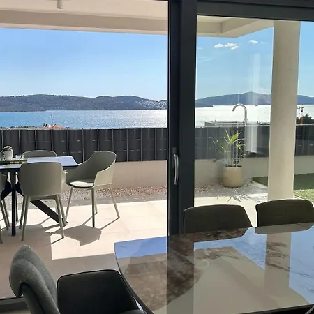 Apartment Hedonist Gold-hot Tub, Pool, Wi Fi, Free Parking, Garden