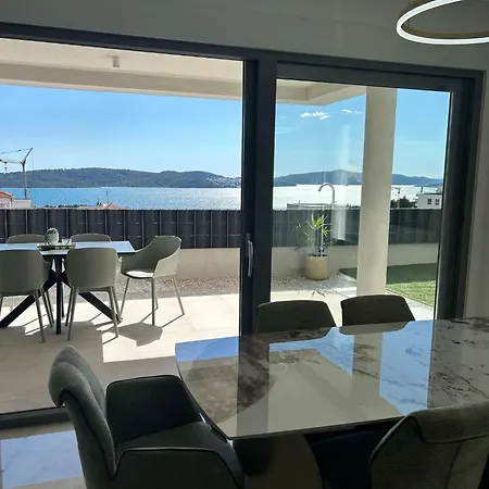 Apartment Hedonist Gold-hot Tub, Pool, Wi Fi, Free Parking, Garden *