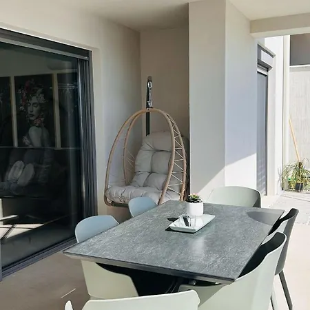 Hedonist Gold-hot Tub, Pool, Wi Fi, Free Parking, Garden Apartment Trogir